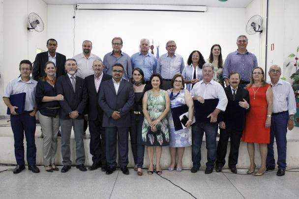 Imagem da notícia: Câmara entrega títulos e diplomas e recebe visitas de ex-Prefeitos e ex-Presidentes 