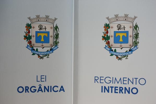 Imagem da notícia: Chegam exemplares atualizados do Regimento e da Lei Orgânica