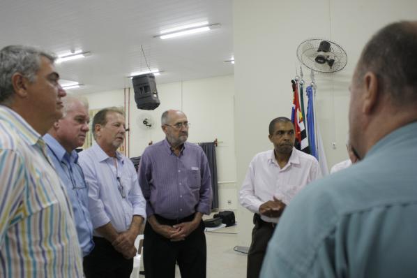 Imagem da notícia: Votação de aumento salarial é adiada