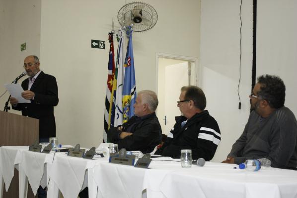 Imagem da notícia: Votação de projeto é adiada