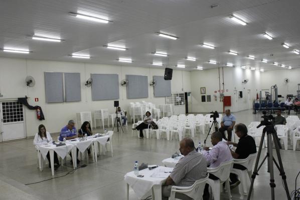 Imagem da notícia: Votação de projeto é adiada