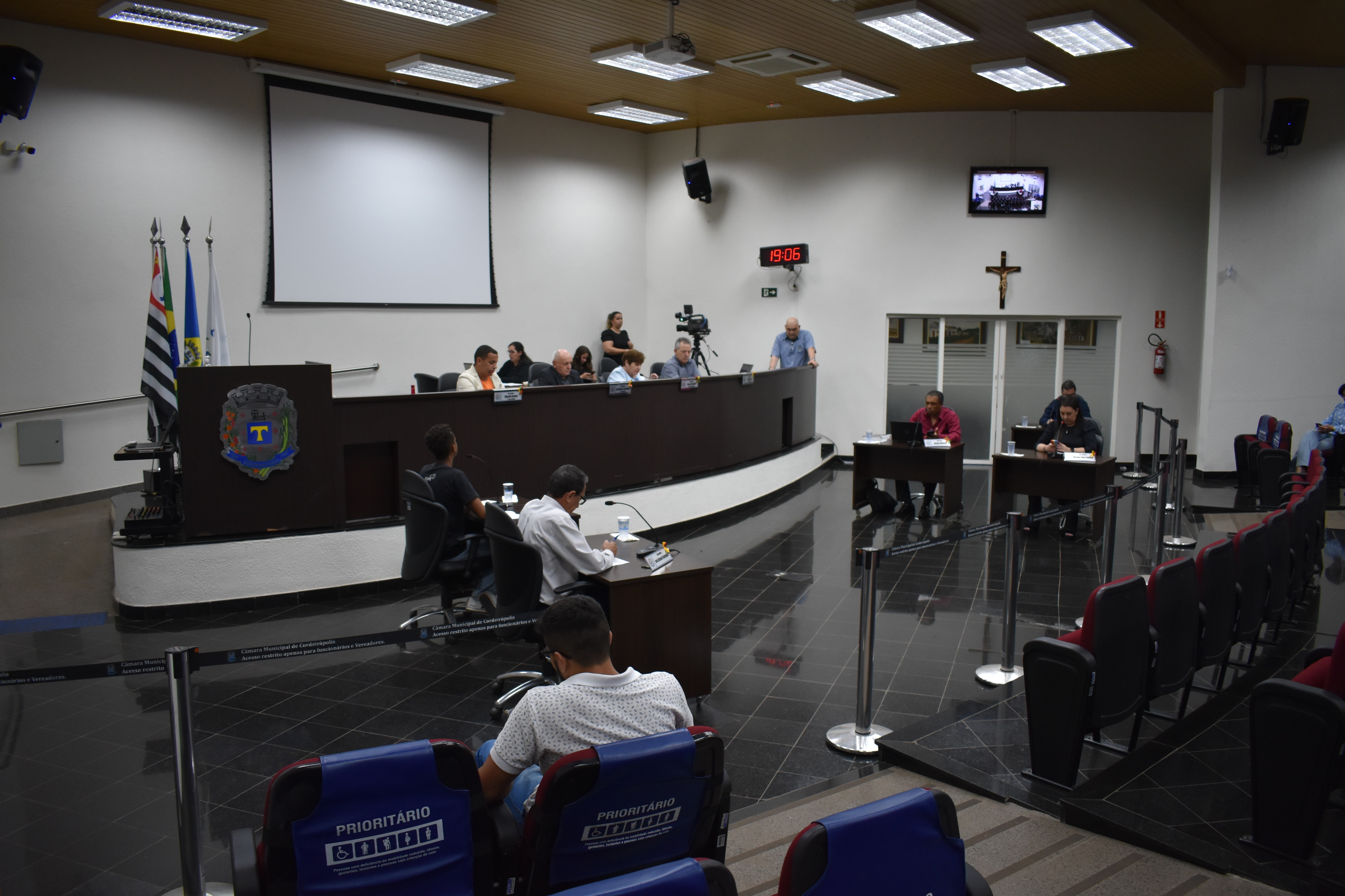 Imagem da notícia: Parlamentares apresentam indicações de melhorias durante a 30ª Sessão