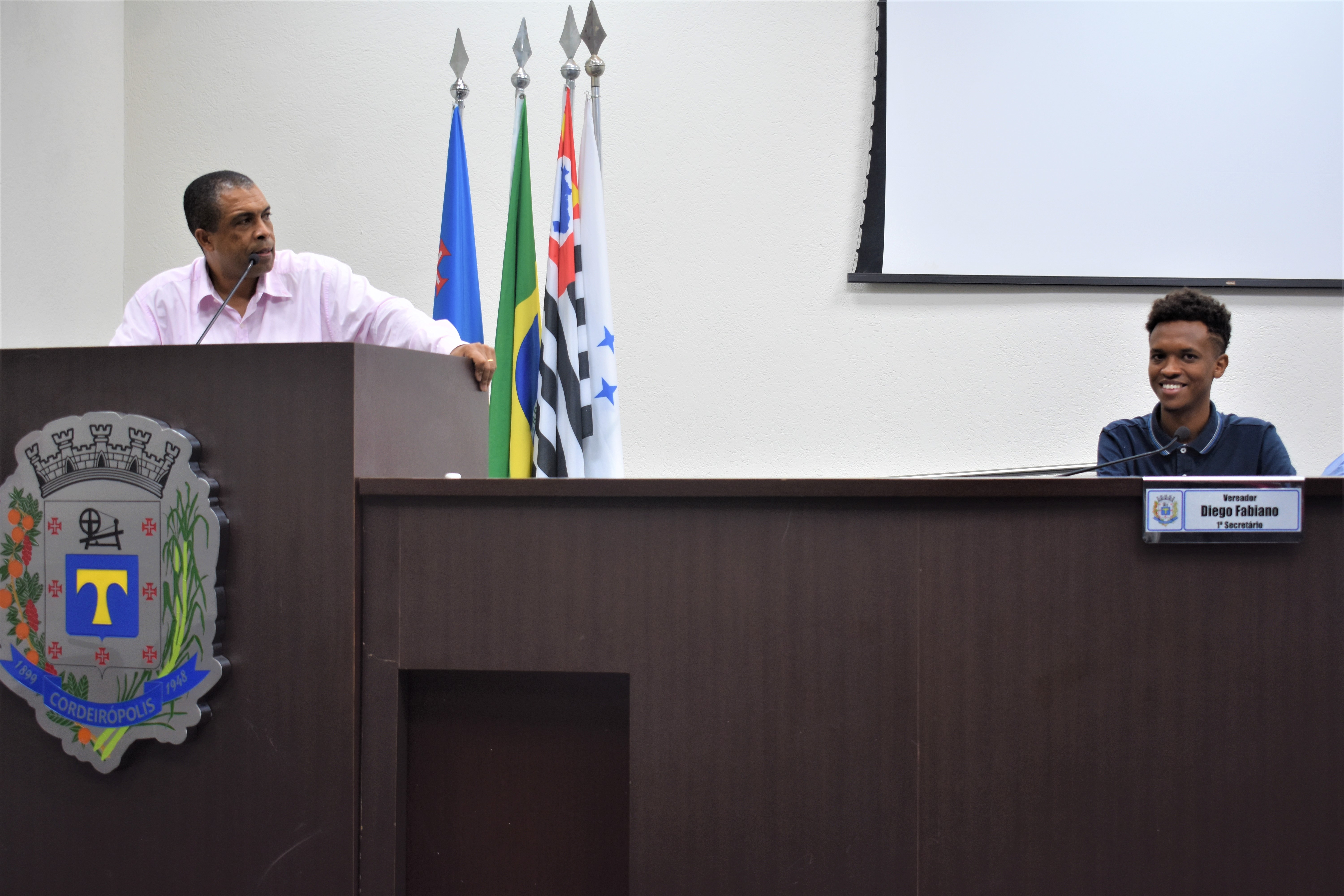 Imagem da notícia: Vereador Sérgio Balthazar homenageia Pe. Alexander Luiz Dezotti