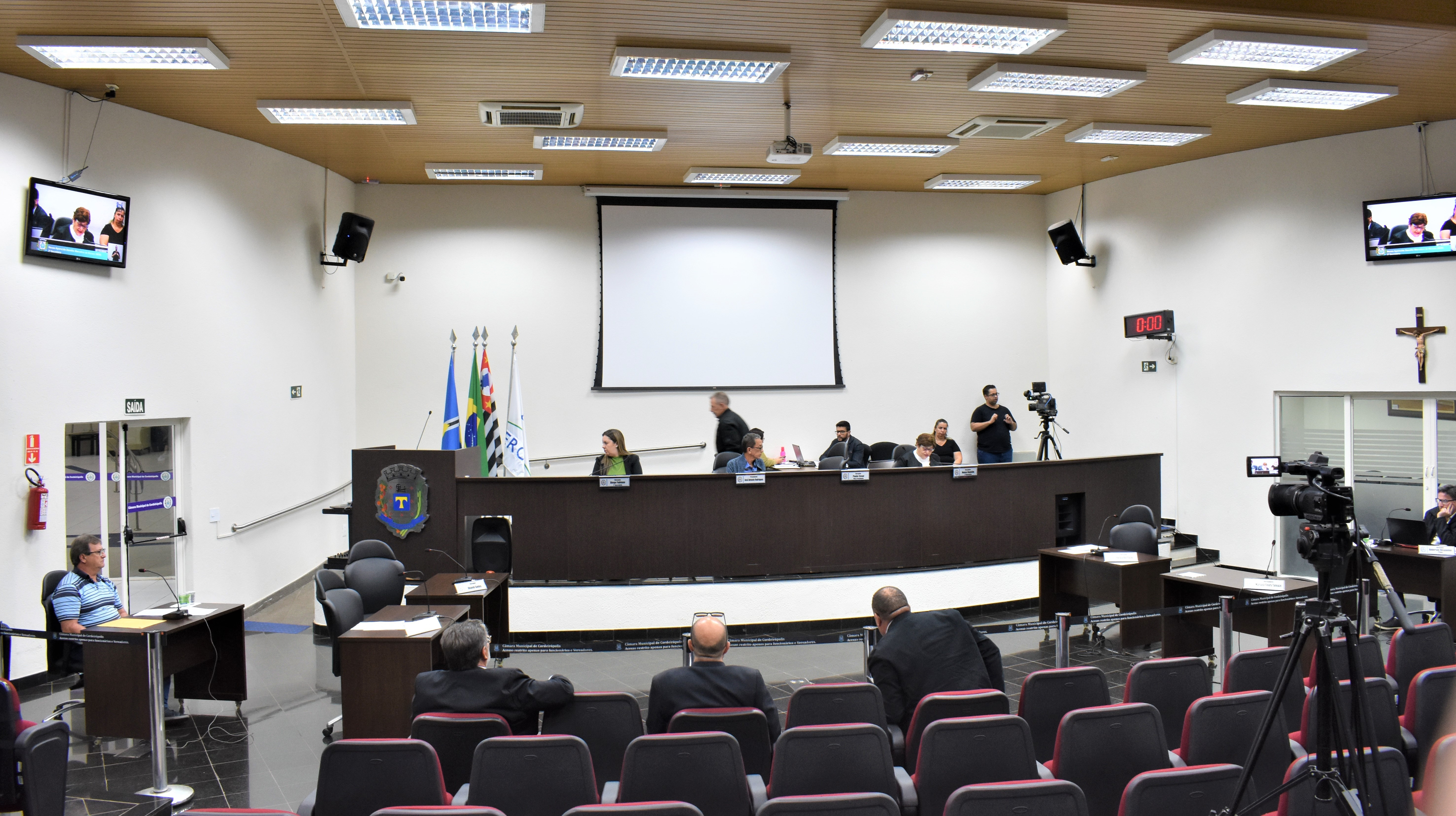 Imagem da notícia: Parecer da Comissão Processante do Proc.12/22 é aprovado em sessão extraordinária