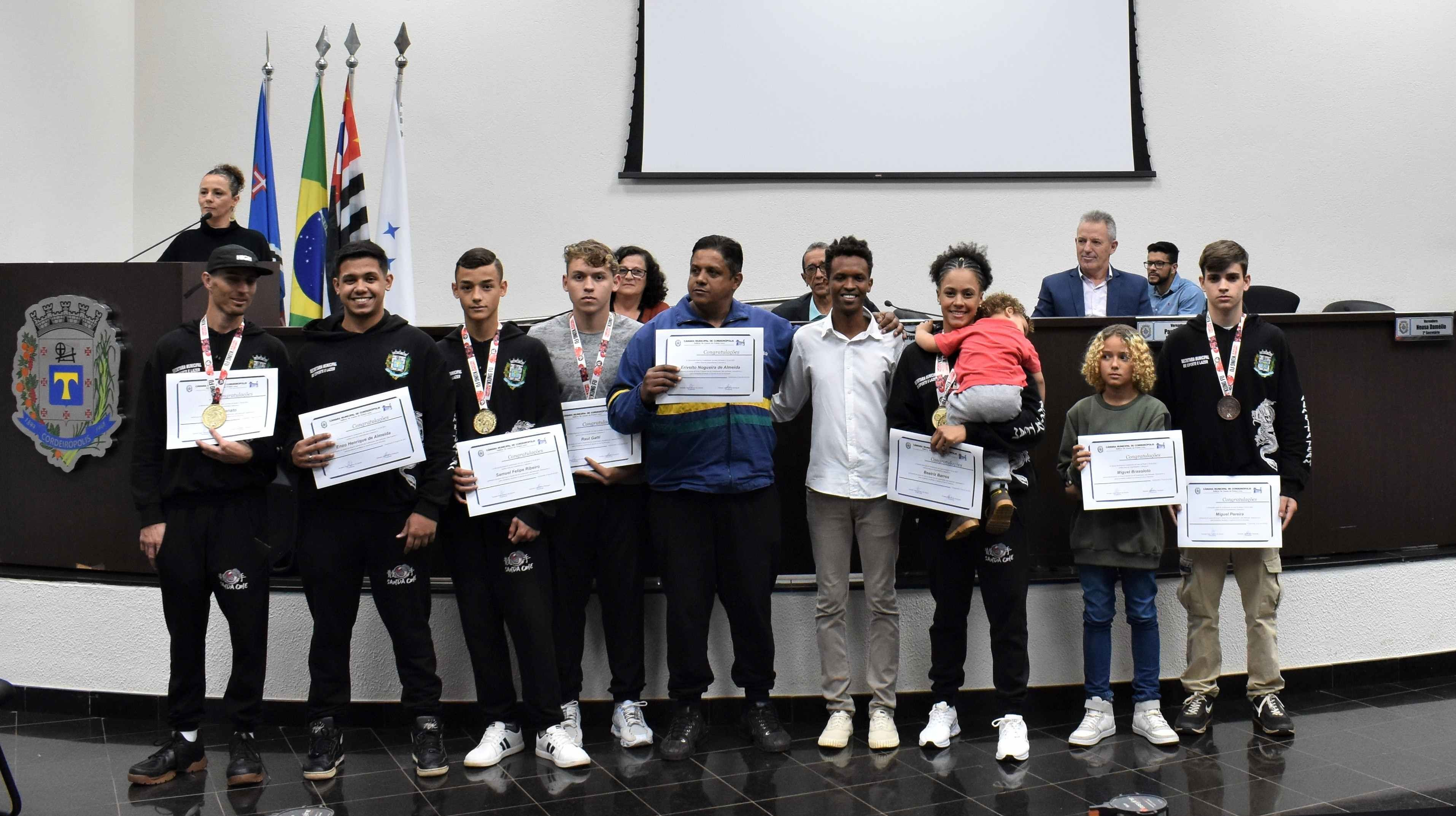 Imagem da notícia: Ver. Diego Fabiano homenageia Equipe Kung Fu "Sanda One" de Cordeirópolis