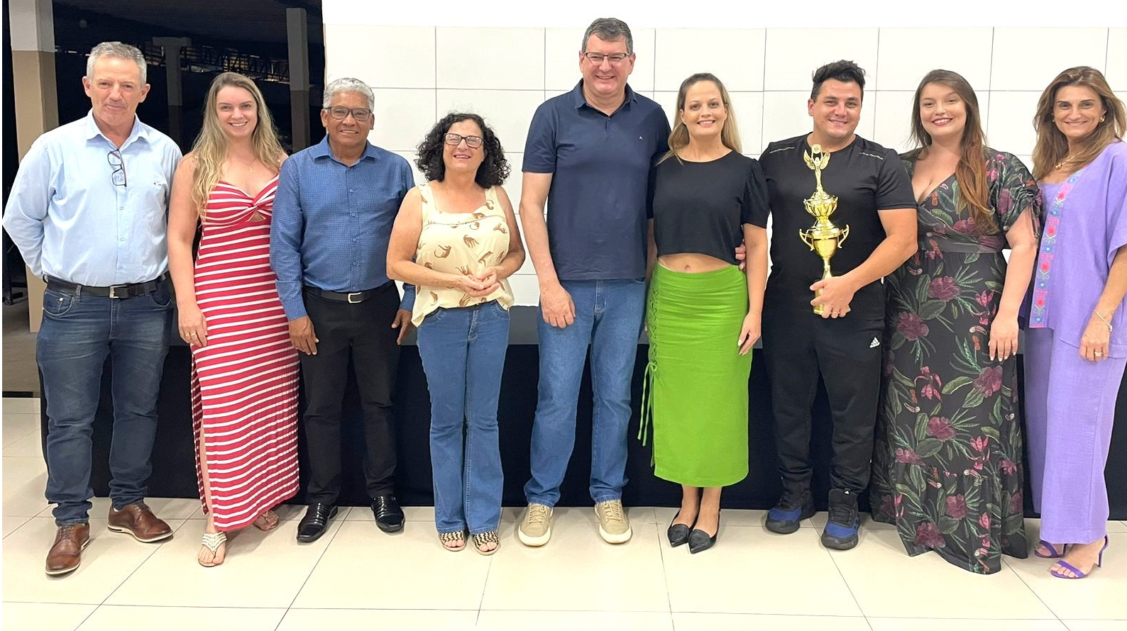 Imagem da notícia: Ver. Paulo Cesar Morais participa da cerimônia de encerramento dos jogos escolares