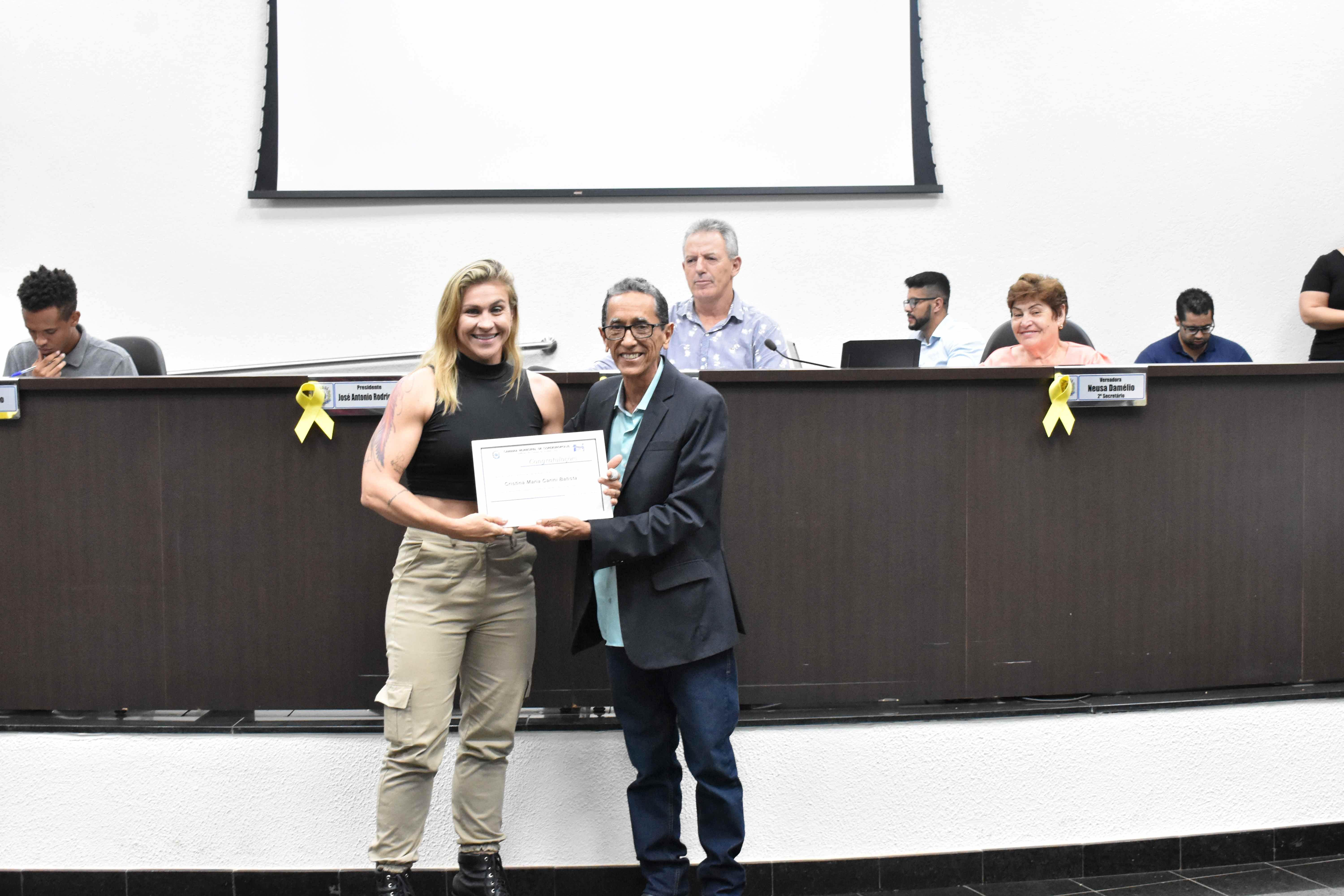 Imagem da notícia: Congratulações à Cristina M. Carini, por seu excelente trabalho, do Presidente da Casa