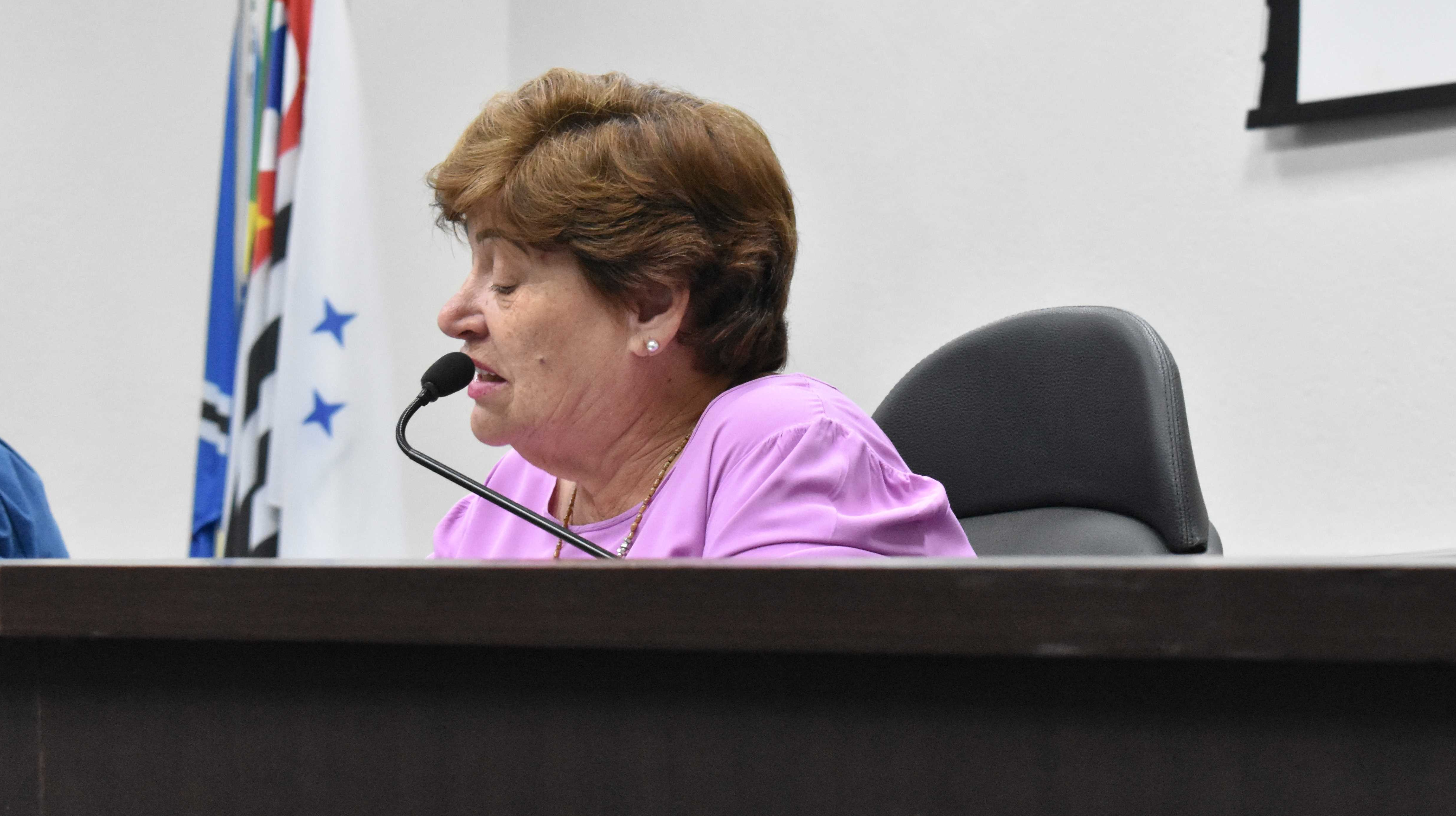 Imagem da notícia: Ver. Neusa Damélio outorga Medalha "Zumbi dos Palmares" à Giovana Tatajuba 