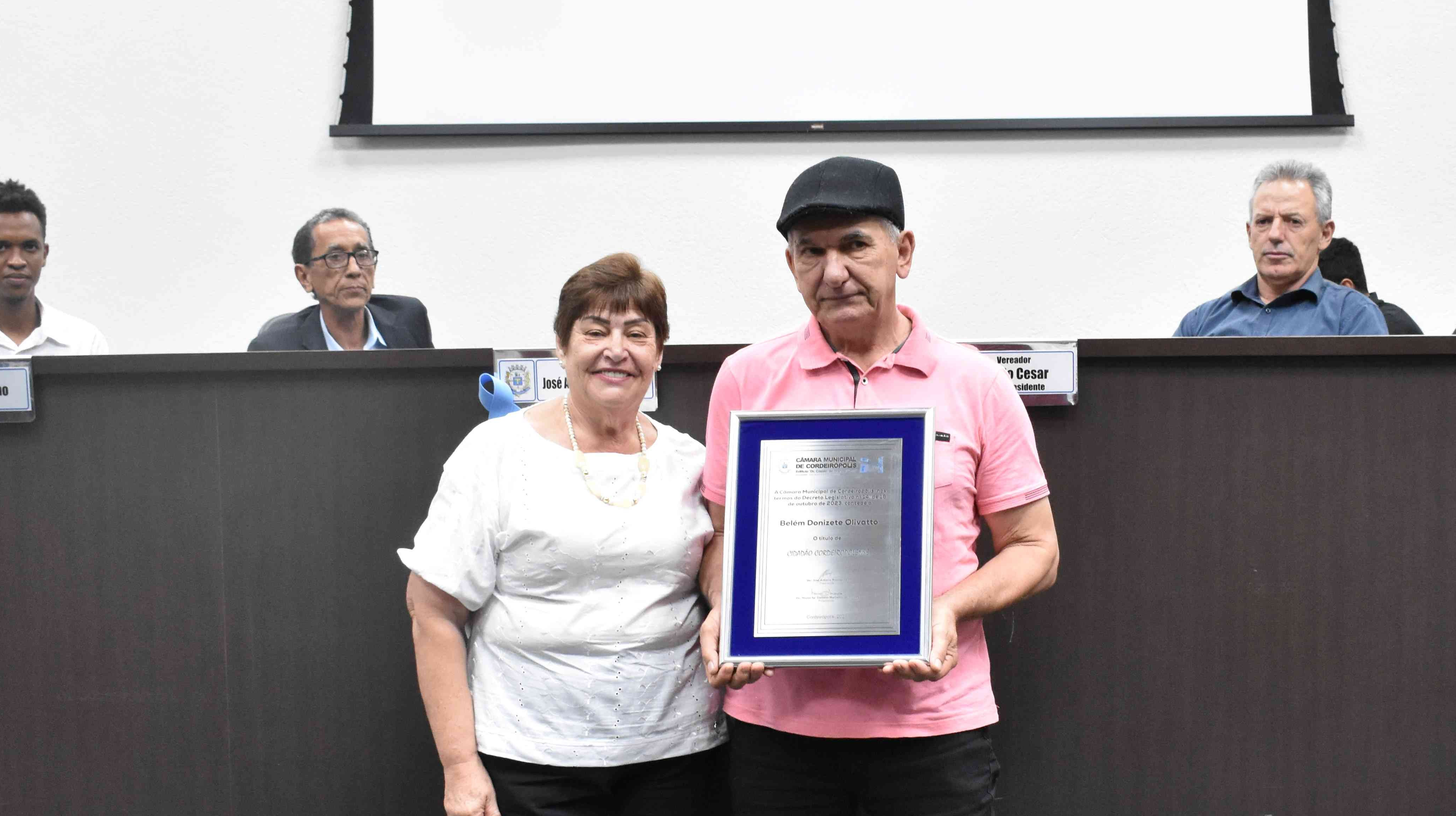Imagem da notícia: Belém Dozinete Olivatto, um dos mais novos "Cidadão Cordeiropolense", uma homenagem da Ver. Neusa Damélio 