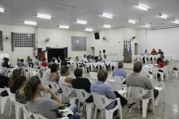 Imagem da notícia: Vereadores aprovam substitutivo; cargos serão criados