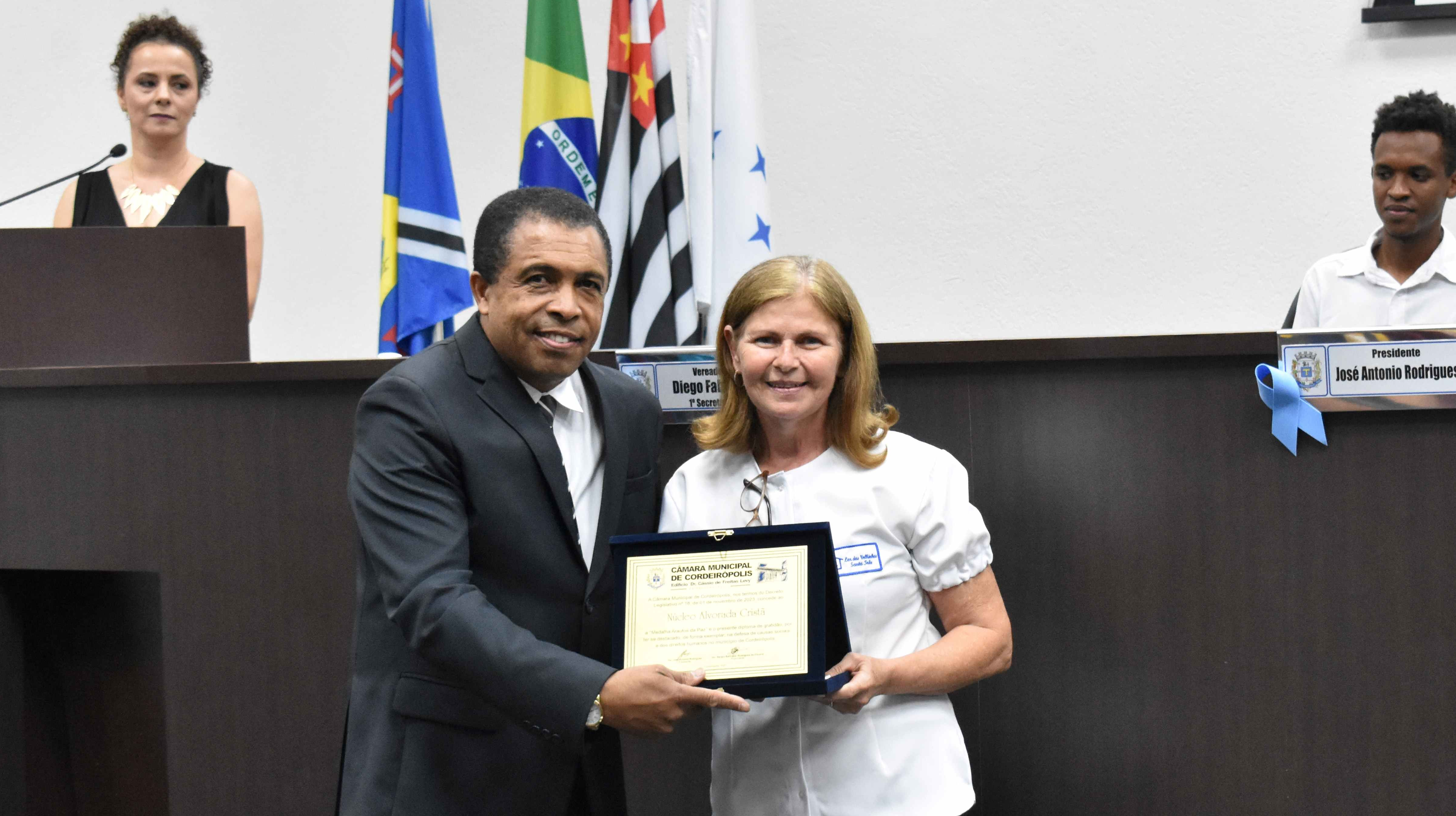 Imagem da notícia: Núcleo A. Alvorada Cristã recebe a Medalha "Arautos da Paz" do ver. Sérgio Balthazar