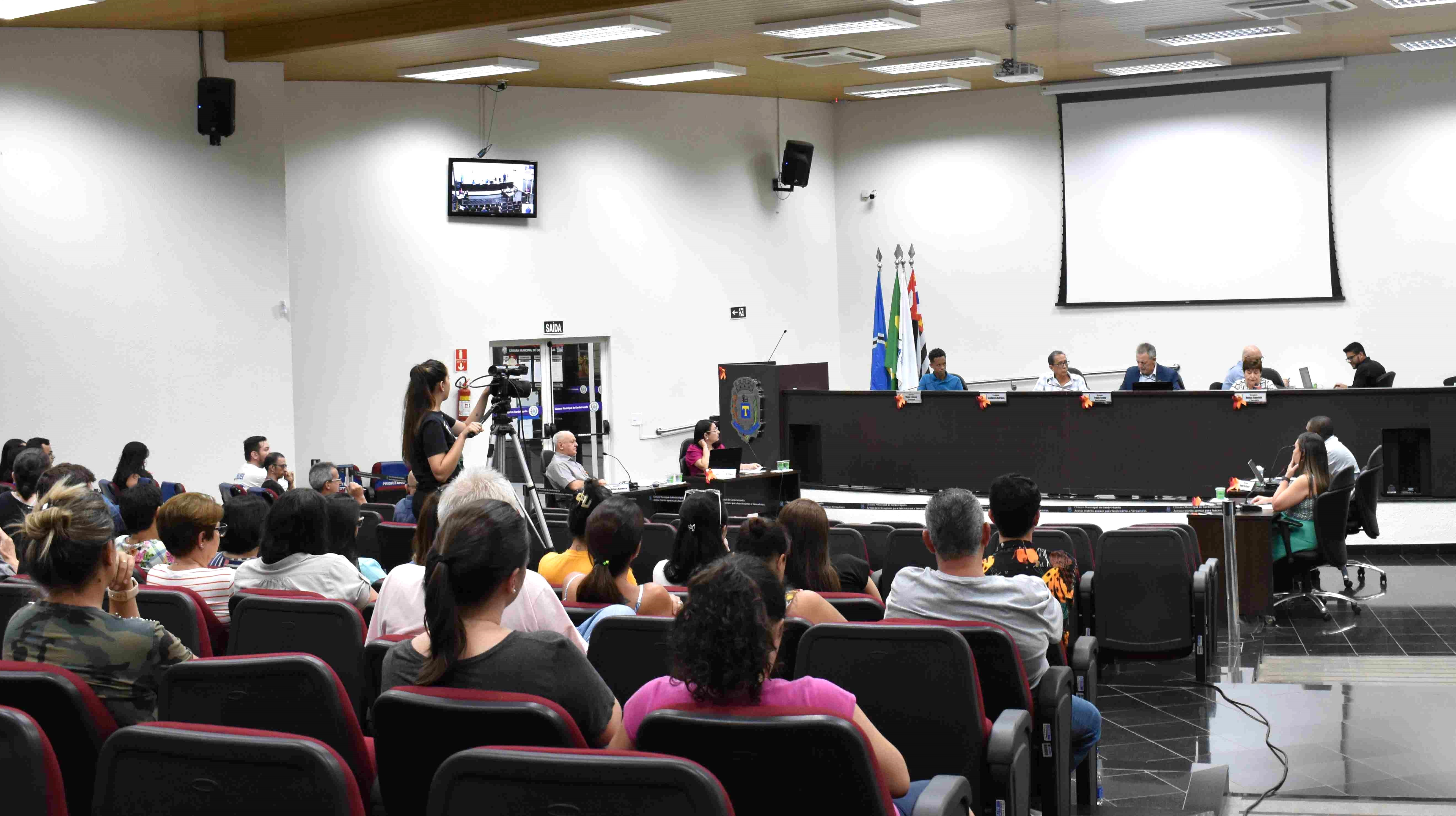 Imagem da notícia: Câmara aprova Lei Orçamentária Anual para 2024 com emendas