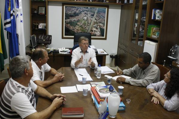 Imagem da notícia: Vereadores debatem doação de área