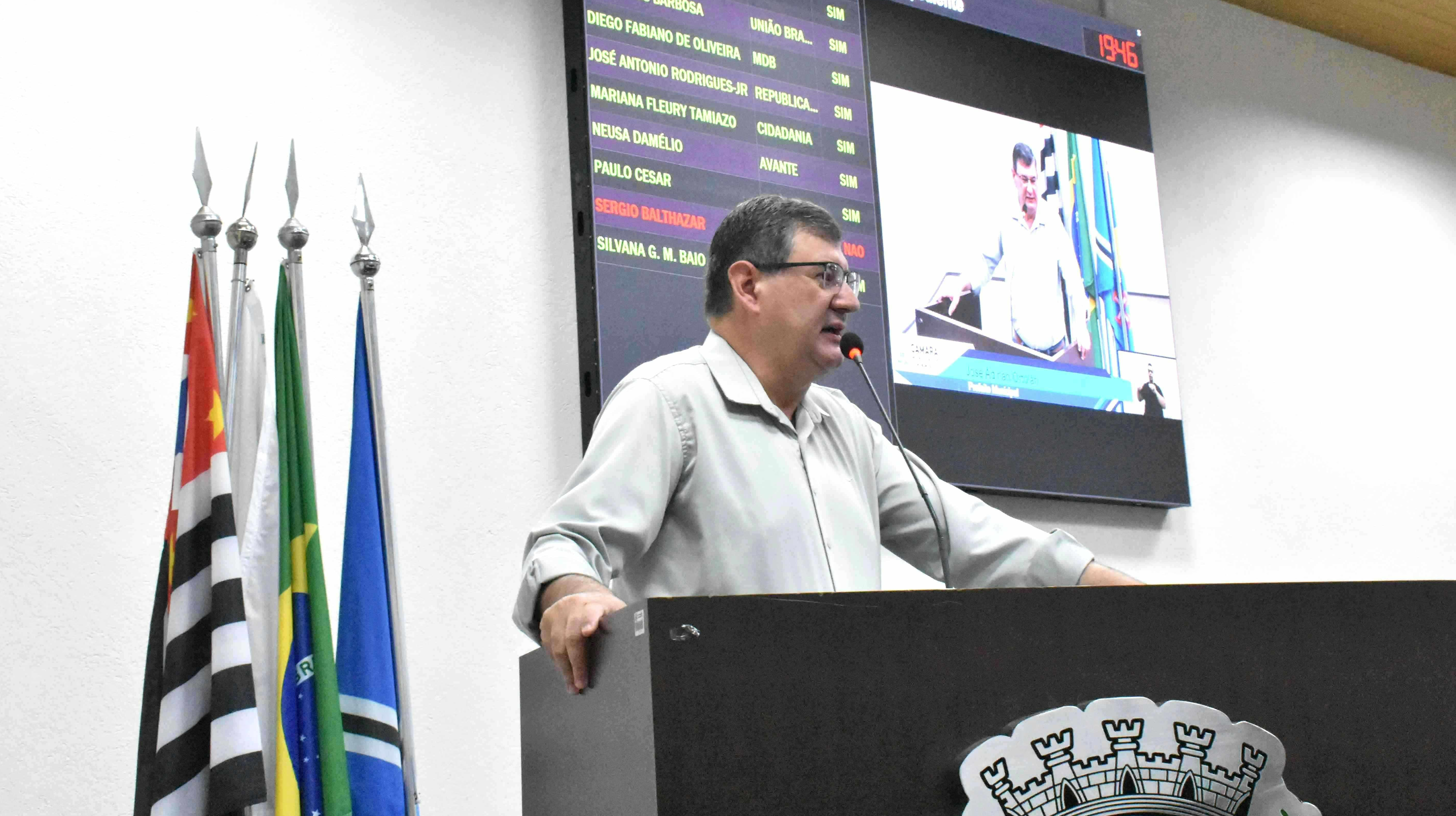 Imagem da notícia: Tribuna Livre recebe o Prefeito falando sobre Emendas à Lei Orgânica