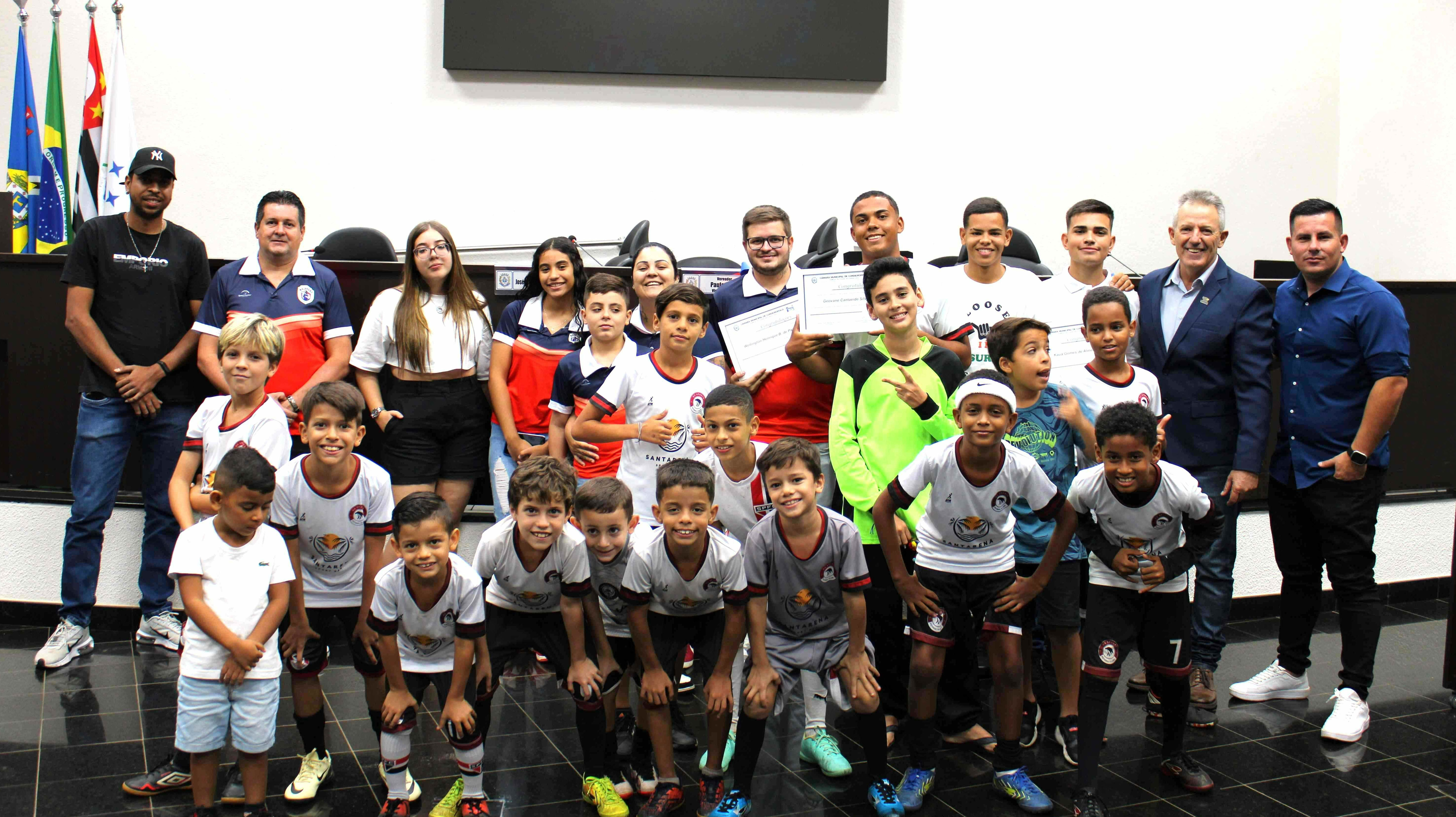 Imagem da notícia: Congratulações aos Jovens proporcionadores de esporte, homenagem do ver Paulo