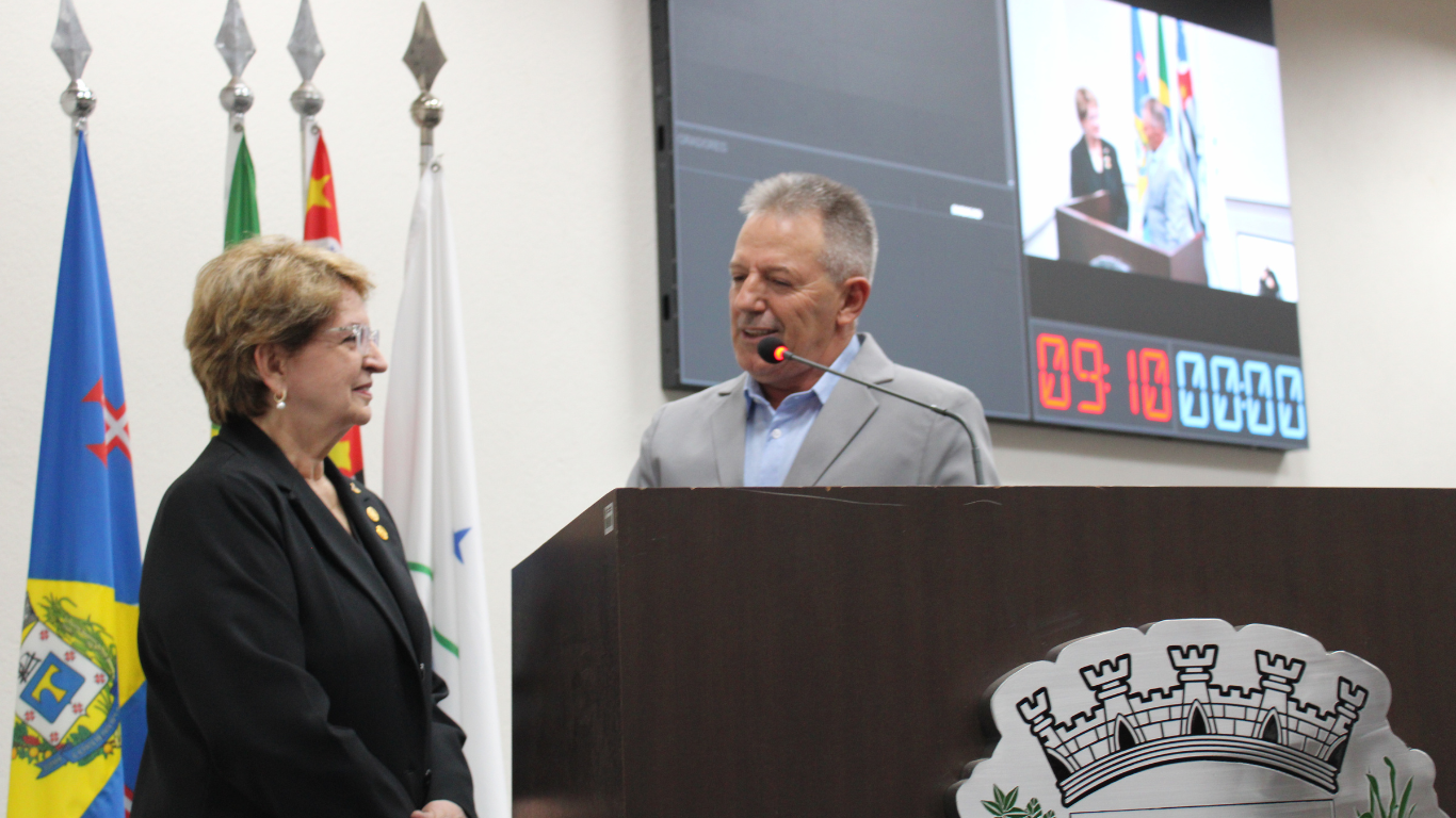 Imagem da notícia: Gizelda Quintal Lucke Recebe Título de Cidadã Cordeiropolense