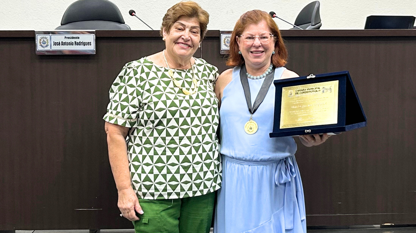 Imagem da notícia: Câmara de Cordeirópolis homenageia Silvia Hespanhol com medalha ‘João Pacífico’ e ‘Diploma de Gratidão’ 