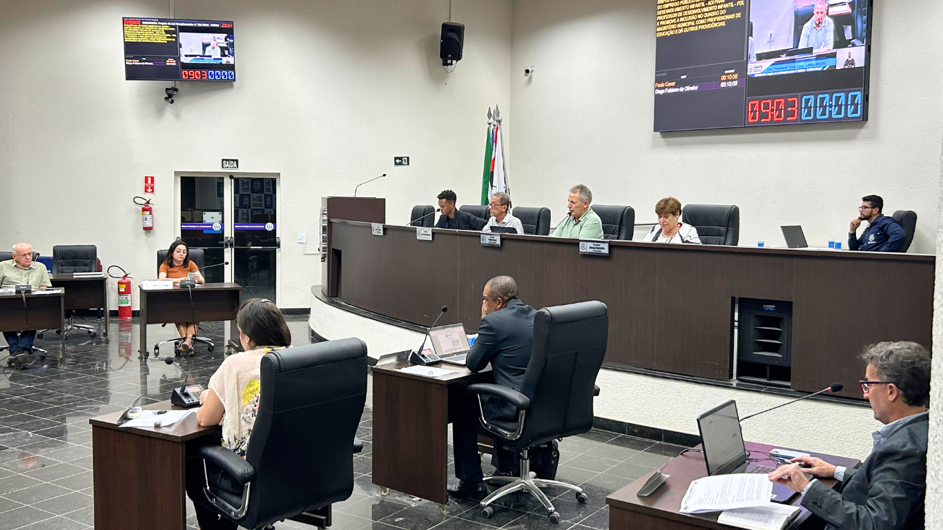 Imagem da notícia: Câmara de Cordeirópolis Aprova Projeto de Lei para Reclassificação de Auxiliares de Desenvolvimento Infantil