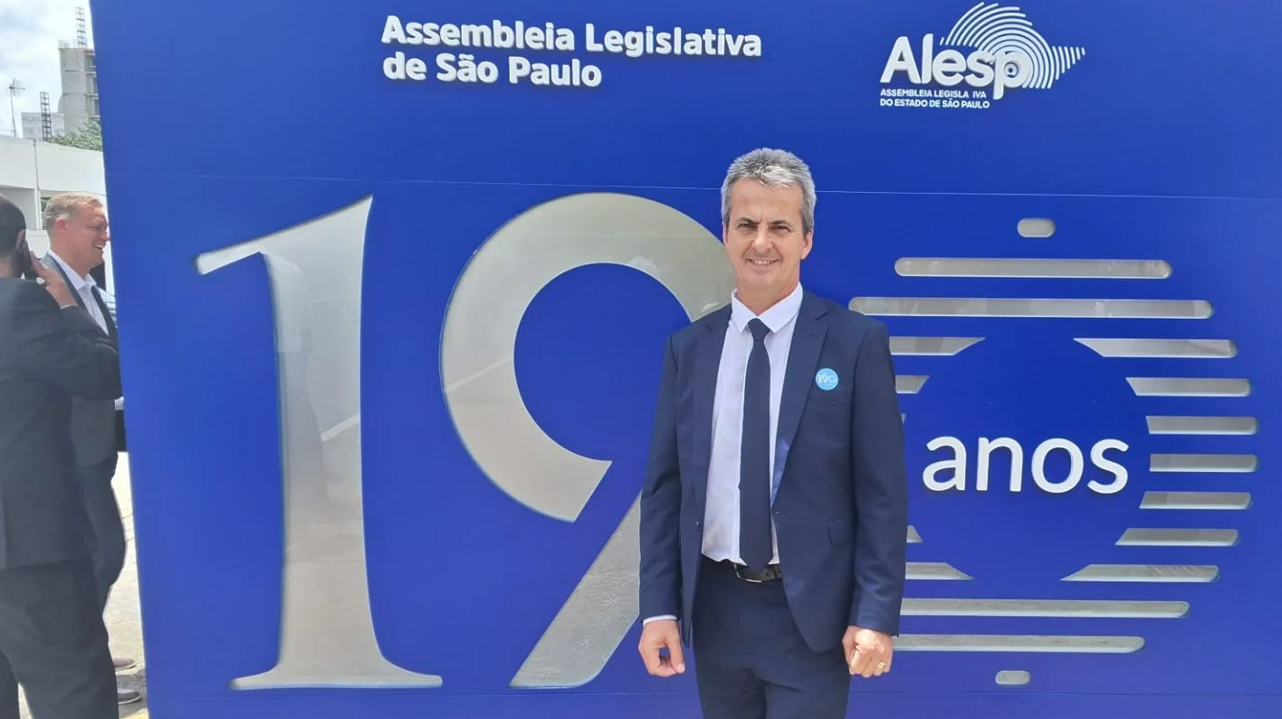 Imagem da notícia: Vereador Valmir Sanches é convidado para aniversário da Alesp e realiza reunião com deputados