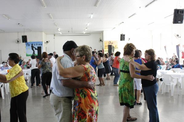 Imagem da notícia: Legislativo acompanha baile dos pais