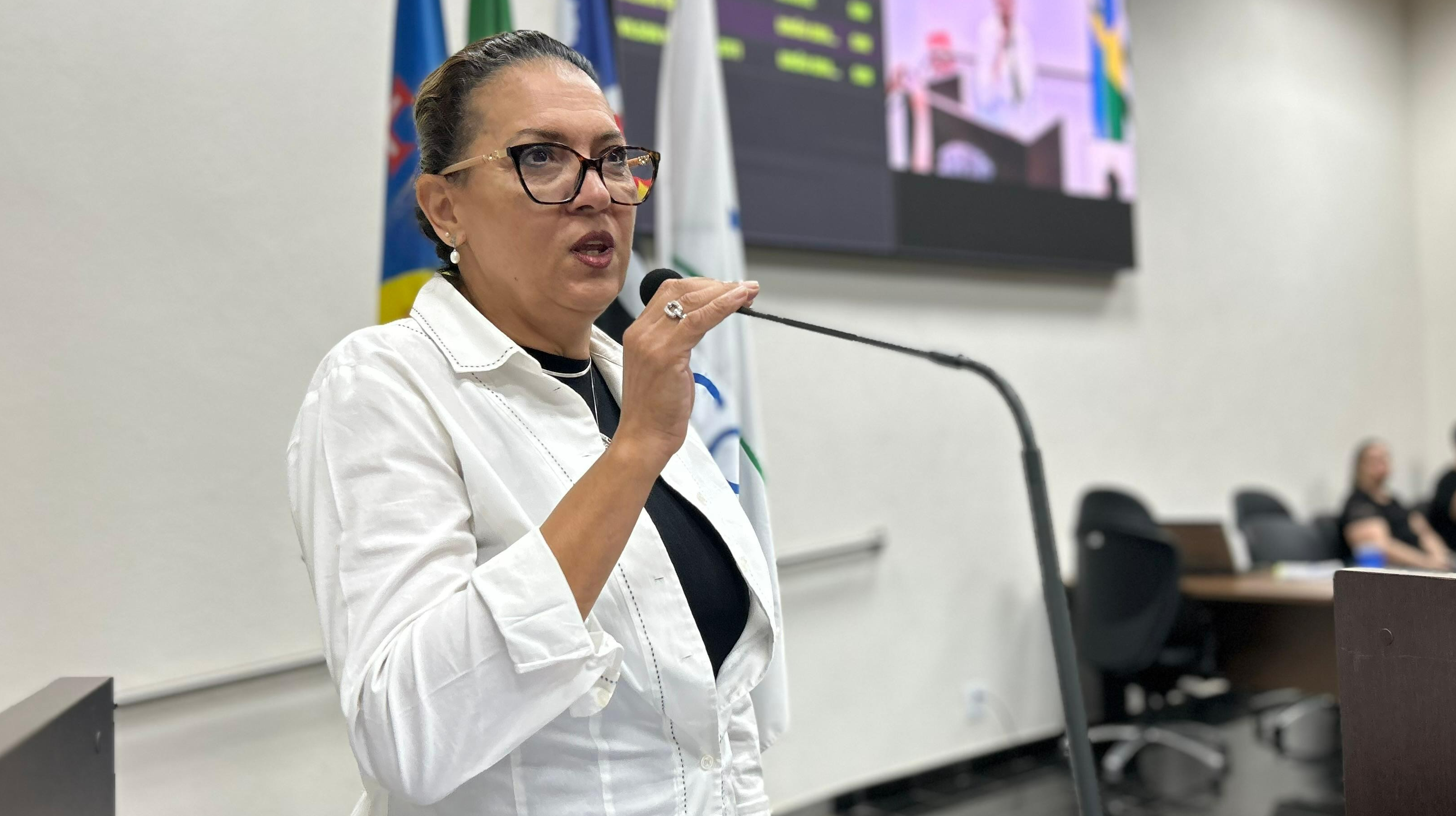 Imagem da notícia: Tribuna Livre recebe Secretária Municipal de Saúde Regiane Portes Mendes