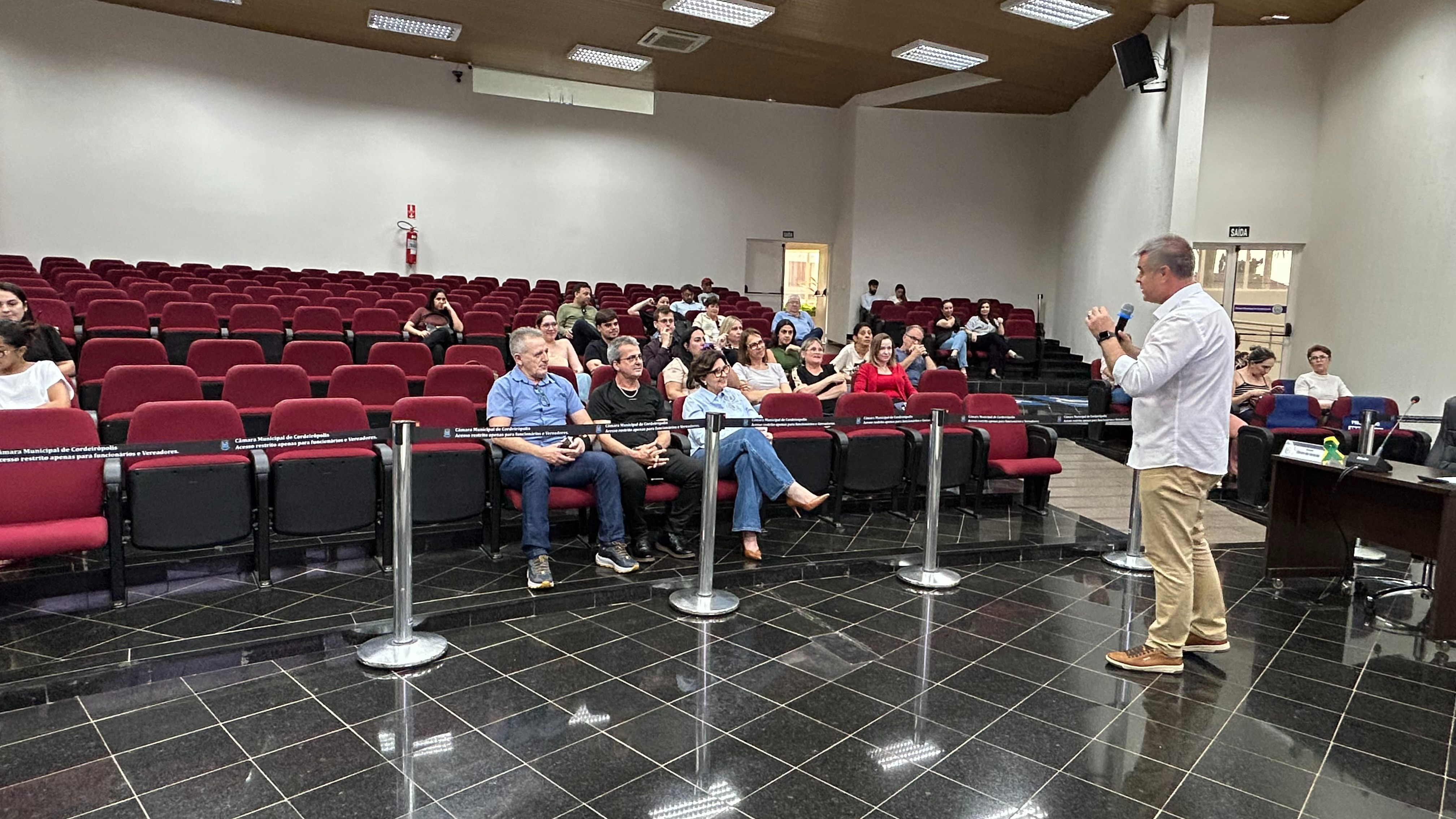 Imagem da notícia: Transparência e fiscalização: Representantes da Câmara acompanham audiências públicas sobre LOA 2026 e metas fiscais.