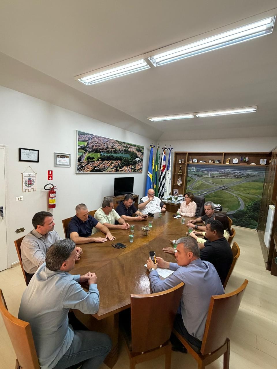 Imagem da notícia: Reunião entre Executivo e vereadores apresenta projetos de lei voltados aos servidores municipais