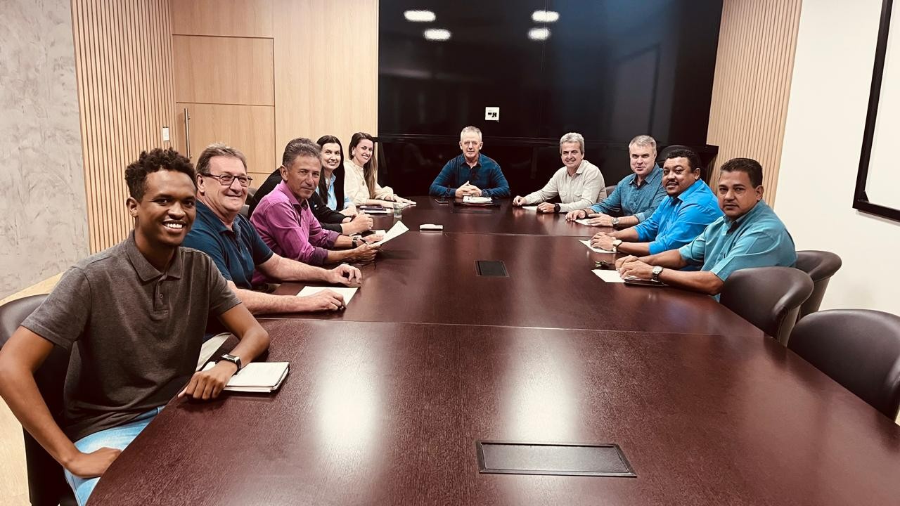 Imagem da notícia: Vereadores se reúnem com secretários para discutir projeto de infraestrutura habitacional