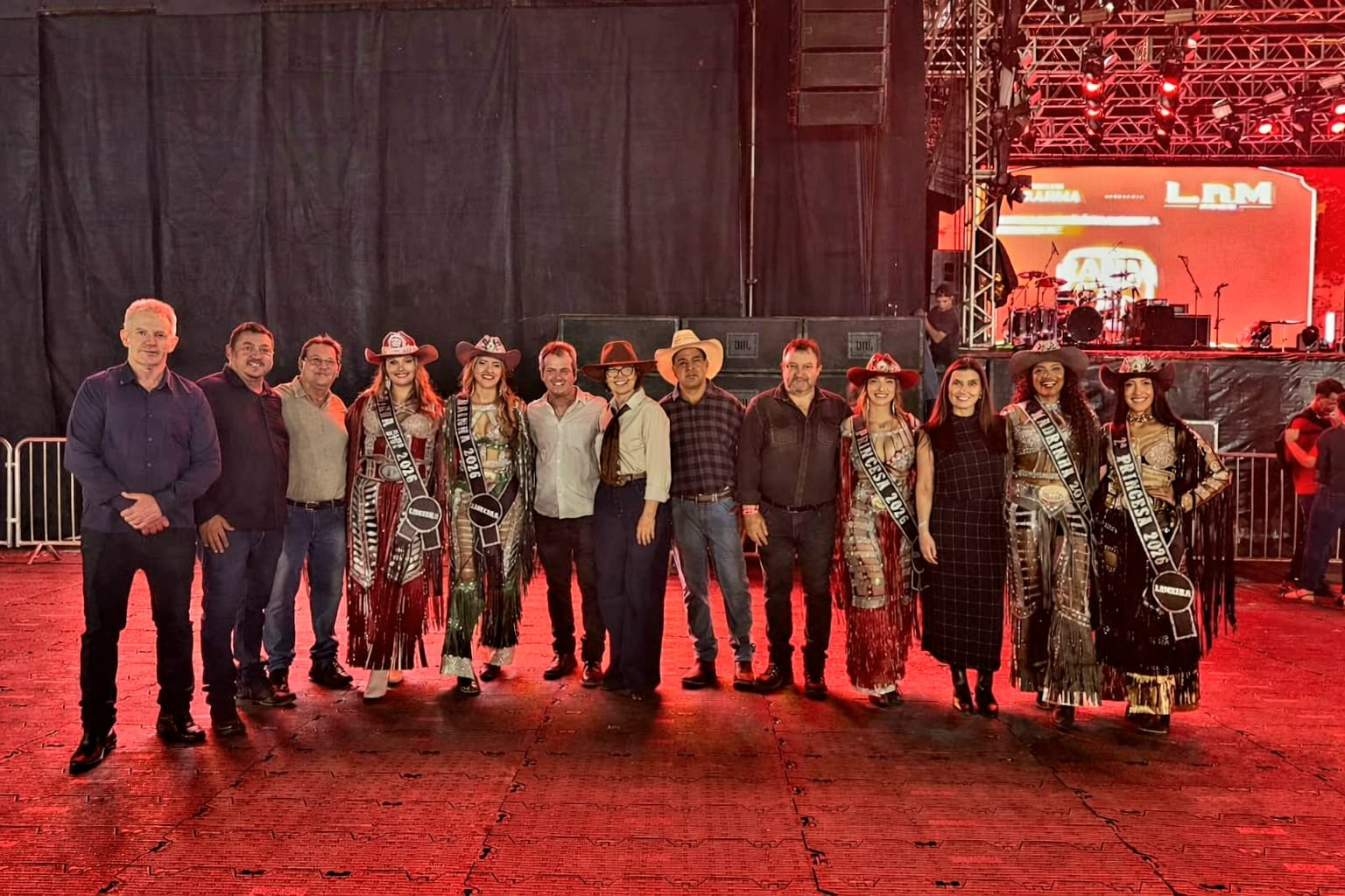 Imagem da notícia: Vereadores de Cordeirópolis prestigiam abertura do Limeira Rodeo Music realizada no município