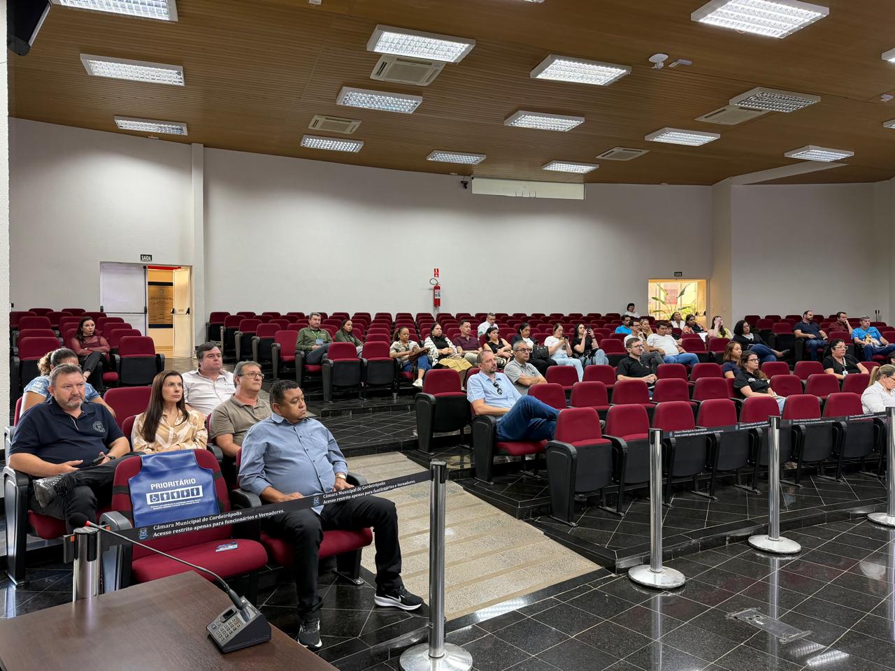 Imagem da notícia: Vereadores participam do lançamento do “Imposto de Renda do Bem” no Plenário da Câmara