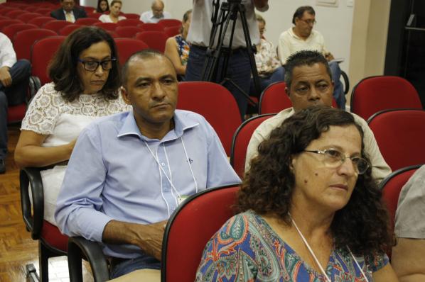 Imagem da notícia: Parlamento discute problemas na saúde