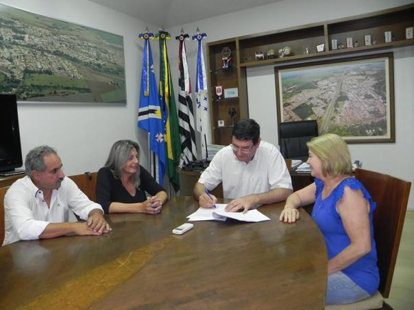 Imagem da notícia: Vereadora Cássia em prol das entidades