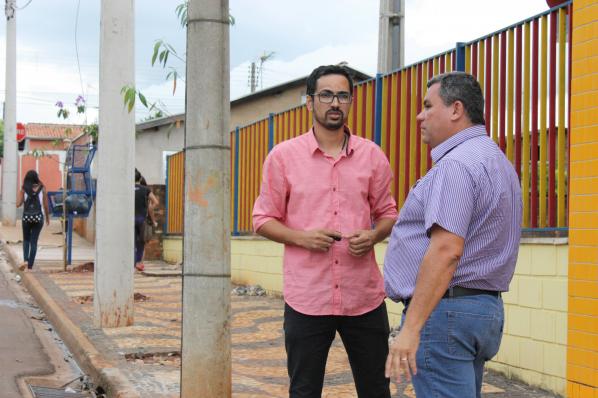Imagem da notícia: Vereador Laerte e secretário buscam soluções em bairros
