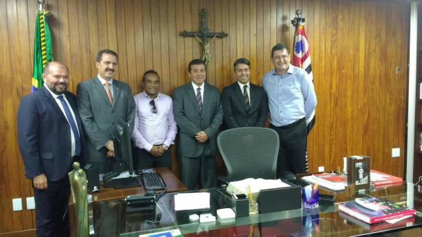 Imagem da notícia: Vereador  Carioca e prefeito Adinan vão em busca de recursos