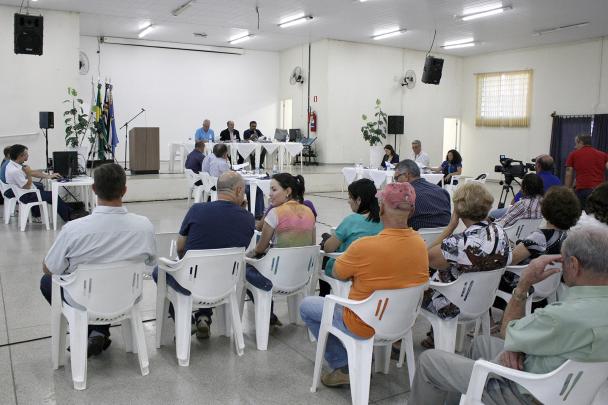 Imagem da notícia: Câmara aprova orçamento do Município para 2014 com uma emenda